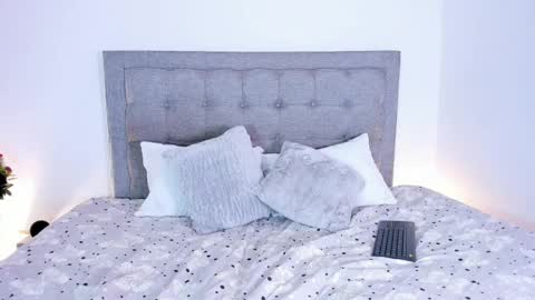 Eliza online show from January 17, 9:54 pm