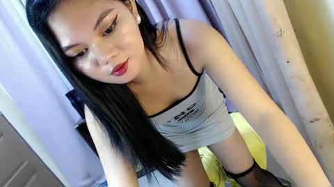 Snapshot of yourangelictransgirl chatting on December 21, 5:29 pm Hi its me Yna online show from December 21, 5:29 pm