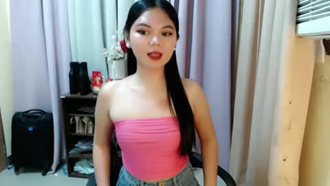 Snapshot of yourangelictransgirl chatting on December 29, 2:42 pm Hi its me Yna online show from December 29, 2:42 pm