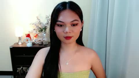 Snapshot of yourangelictransgirl chatting on March 6, 12:27 pm Hi its me Yna online show from March 6, 12:27 pm