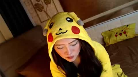 JEN  online show from October 19, 11:35 am