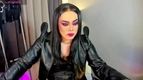 Snapshot of yourfiercemistress chatting on September 18, 10:48 pm not into STINGY and CHEAP people online show from September 18, 10:48 pm