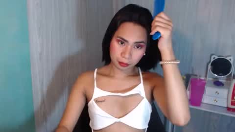 Snapshot of yourhottie_winxxx chatting on March 4, 6:07 pm Mauie online show from March 4, 6:07 pm