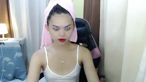 Snapshot of yourlovelytranspinay chatting on December 10, 2:42 am your lovely Dina online show from December 10, 2:42 am