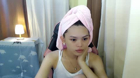 Snapshot of yourlovelytranspinay chatting on December 15, 2:08 am your lovely Dina online show from December 15, 2:08 am