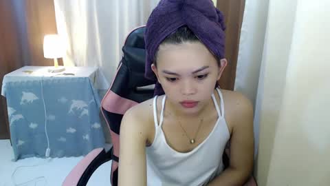 Snapshot of yourlovelytranspinay chatting on December 20, 1:36 am your lovely Dina online show from December 20, 1:36 am