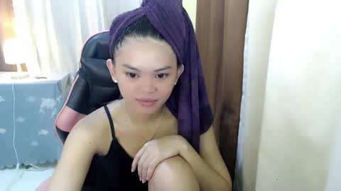 Snapshot of yourlovelytranspinay chatting on January 21, 1:18 am your lovely Dina online show from January 21, 1:18 am