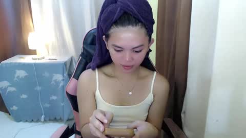 Snapshot of yourlovelytranspinay chatting on January 24, 1:03 am your lovely Dina online show from January 24, 1:03 am