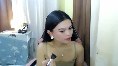 Snapshot of yourlovelytranspinay chatting on February 5, 1:04 am your lovely Dina online show from February 5, 1:04 am