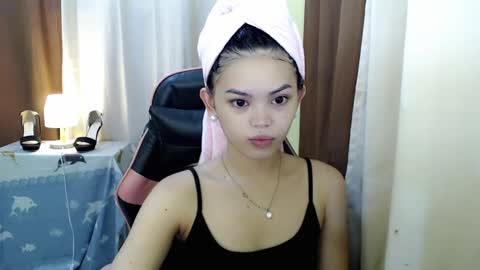 Snapshot of yourlovelytranspinay chatting on March 6, 2:14 am your lovely Dina online show from March 6, 2:14 am
