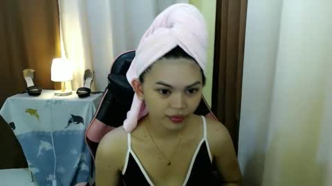 Snapshot of yourlovelytranspinay chatting on September 9, 2:43 am your lovely Dina online show from September 9, 2:43 am