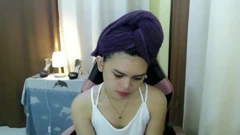 Snapshot of yourlovelytranspinay chatting on October 1, 2:12 am your lovely Dina online show from October 1, 2:12 am