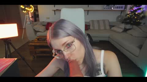                                                      online show from December 14, 9:18 am