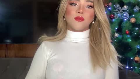 Snapshot of yvonne_guidotti chatting on December 15, 5:10 pm Miss Cali online show from December 15, 5:10 pm