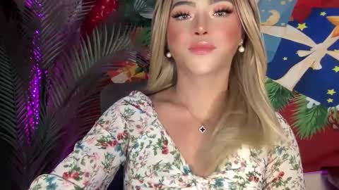 Snapshot of yvonne_guidotti chatting on December 27, 7:35 pm Miss Cali online show from December 27, 7:35 pm