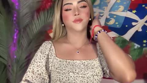 Snapshot of yvonne_guidotti chatting on December 29, 7:32 pm Miss Cali online show from December 29, 7:32 pm