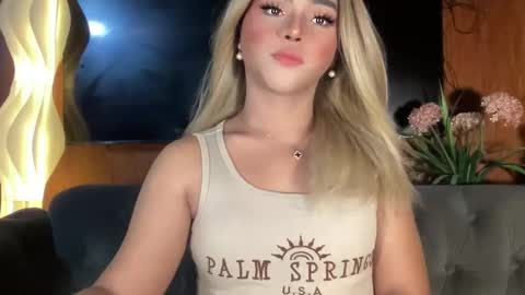 Snapshot of yvonne_guidotti chatting on January 10, 6:49 pm Miss Cali online show from January 10, 6:49 pm