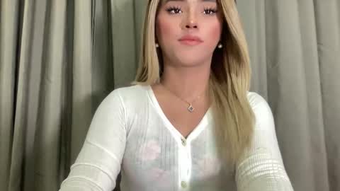 Snapshot of yvonne_guidotti chatting on February 9, 7:49 am Miss Cali online show from February 9, 7:49 am