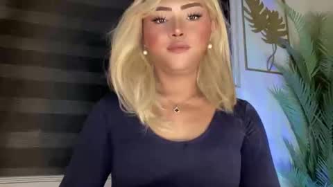Snapshot of yvonne_guidotti chatting on March 1, 10:34 am Miss Cali online show from March 1, 10:34 am