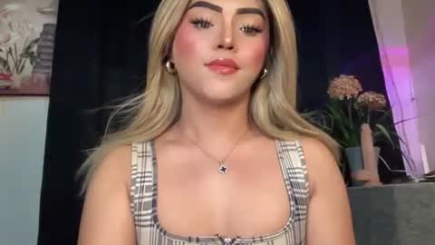Snapshot of yvonne_guidotti chatting on September 21, 4:46 pm Miss Cali online show from September 21, 4:46 pm