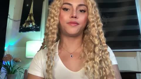 Snapshot of yvonne_guidotti chatting on October 11, 6:10 pm Miss Cali online show from October 11, 6:10 pm
