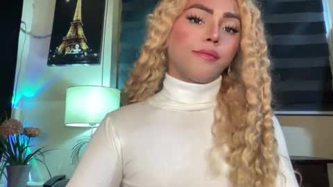 Miss Cali online show from October 12, 8:00 pm