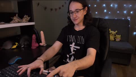 Snapshot of zackstivensen chatting on January 6, 10:26 pm Zachary next stream on monday online show from January 6, 10:26 pm