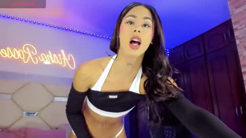 Snapshot of zeuss_x chatting on January 21, 5:17 am Aisha Alejandra Rosse Deus online show from January 21, 5:17 am