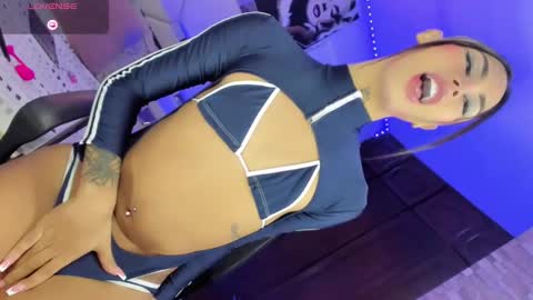 Snapshot of zeuss_x chatting on January 29, 4:05 am Aisha Alejandra Rosse Deus online show from January 29, 4:05 am