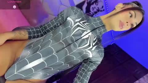 Snapshot of zeuss_x chatting on February 11, 5:05 am Aisha Alejandra Rosse Deus online show from February 11, 5:05 am