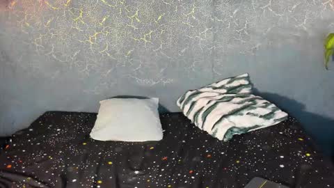 Zoe And Frienda online show from October 14, 7:03 pm