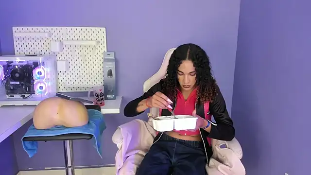 Snapshot of StefanyMiler chatting on September 12, 8:36 pm StefanyMiler online show from September 12, 8:36 pm