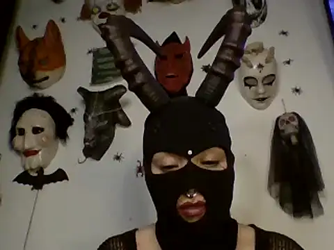 Snapshot of FeticheMacabre chatting on December 8, 2:14 am FeticheMacabre online show from December 8, 2:14 am