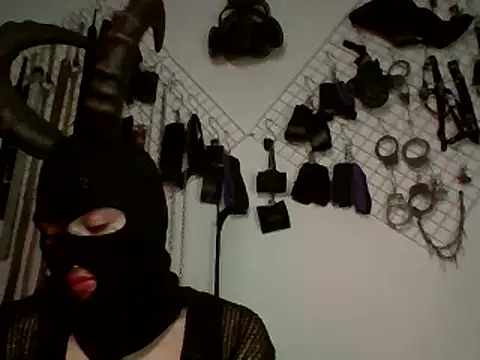 Snapshot of FeticheMacabre chatting on December 15, 7:46 am FeticheMacabre online show from December 15, 7:46 am