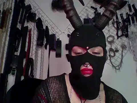 Snapshot of FeticheMacabre chatting on January 5, 4:25 am FeticheMacabre online show from January 5, 4:25 am