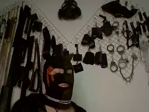Snapshot of FeticheMacabre chatting on January 11, 12:44 am FeticheMacabre online show from January 11, 12:44 am