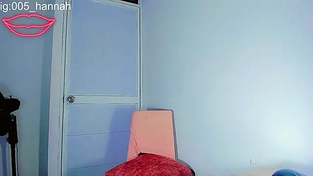 Hannahsmit online show from October 17, 6:50 am