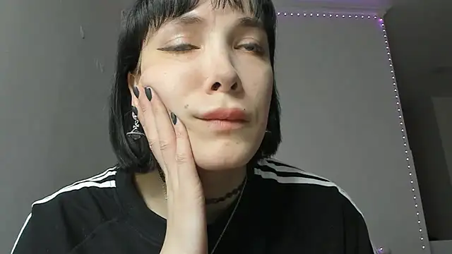 Snapshot of dollmore chatting on February 15, 7:17 pm dollmore online show from February 15, 7:17 pm