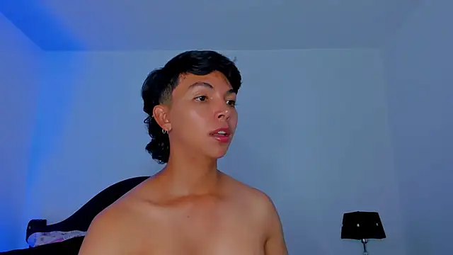 Snapshot of xhenisa_ chatting on September 10, 9:36 pm xhenisa online show from September 10, 9:36 pm
