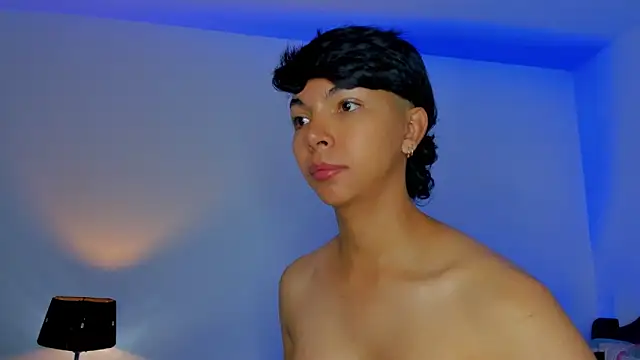 Snapshot of xhenisa_ chatting on September 14, 2:50 am xhenisa online show from September 14, 2:50 am