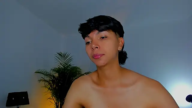 Snapshot of xhenisa_ chatting on September 25, 2:40 am xhenisa online show from September 25, 2:40 am