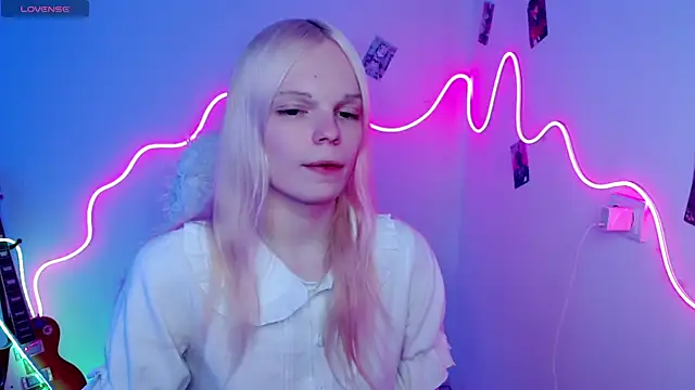 Emily Nyaffee online show from October 16, 11:04 pm