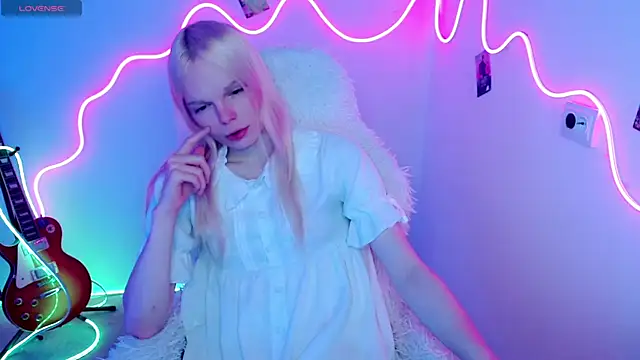 Emily Nyaffee online show from October 17, 11:08 pm