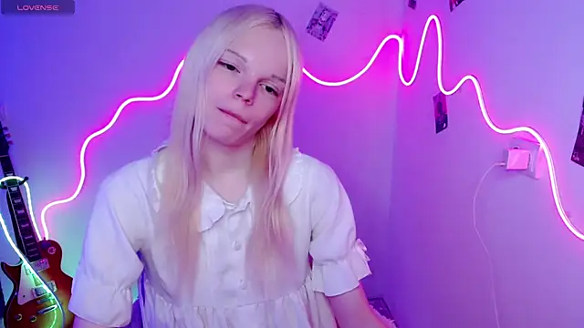 Emily Nyaffee online show from October 25, 11:16 am