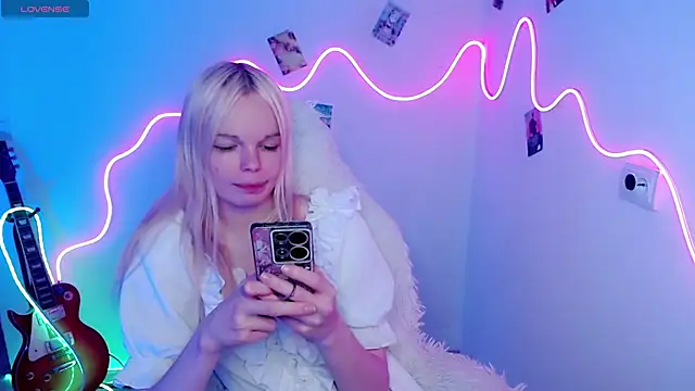 Emily Nyaffee online show from November 3, 3:11 pm