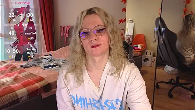 Snapshot of Lori_Myaf chatting on October 1, 3:12 pm Lori Myaf online show from October 1, 3:12 pm