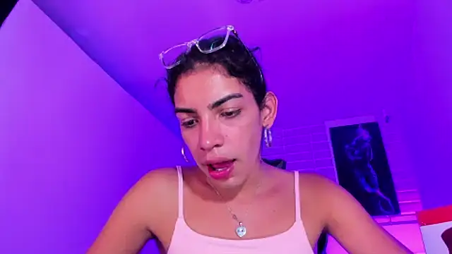 Snapshot of Alahia_Rodriguez chatting on February 12, 9:01 pm Alahia Rodriguez online show from February 12, 9:01 pm