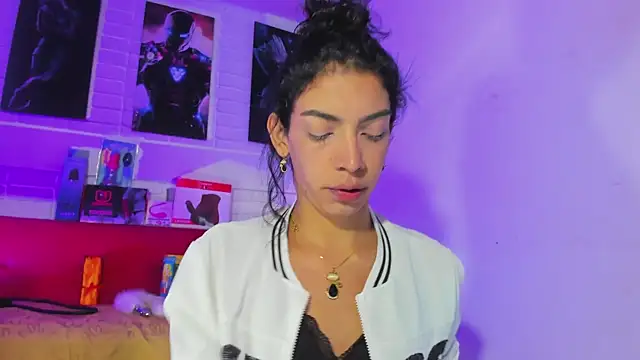 Snapshot of Alahia_Rodriguez chatting on March 19, 12:34 pm Alahia Rodriguez online show from March 19, 12:34 pm