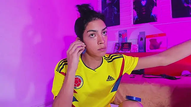 Snapshot of Alahia_Rodriguez chatting on March 20, 12:43 pm Alahia Rodriguez online show from March 20, 12:43 pm