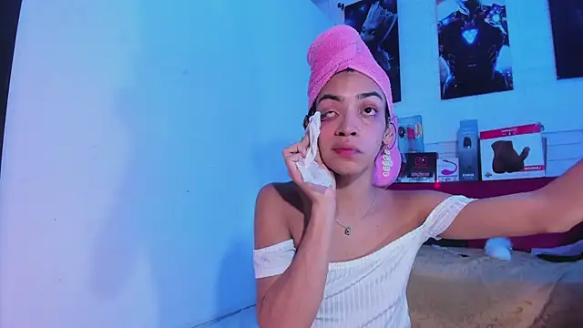 Snapshot of Alahia_Rodriguez chatting on March 22, 12:35 pm Alahia Rodriguez online show from March 22, 12:35 pm
